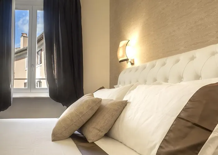 Navona Living 4*